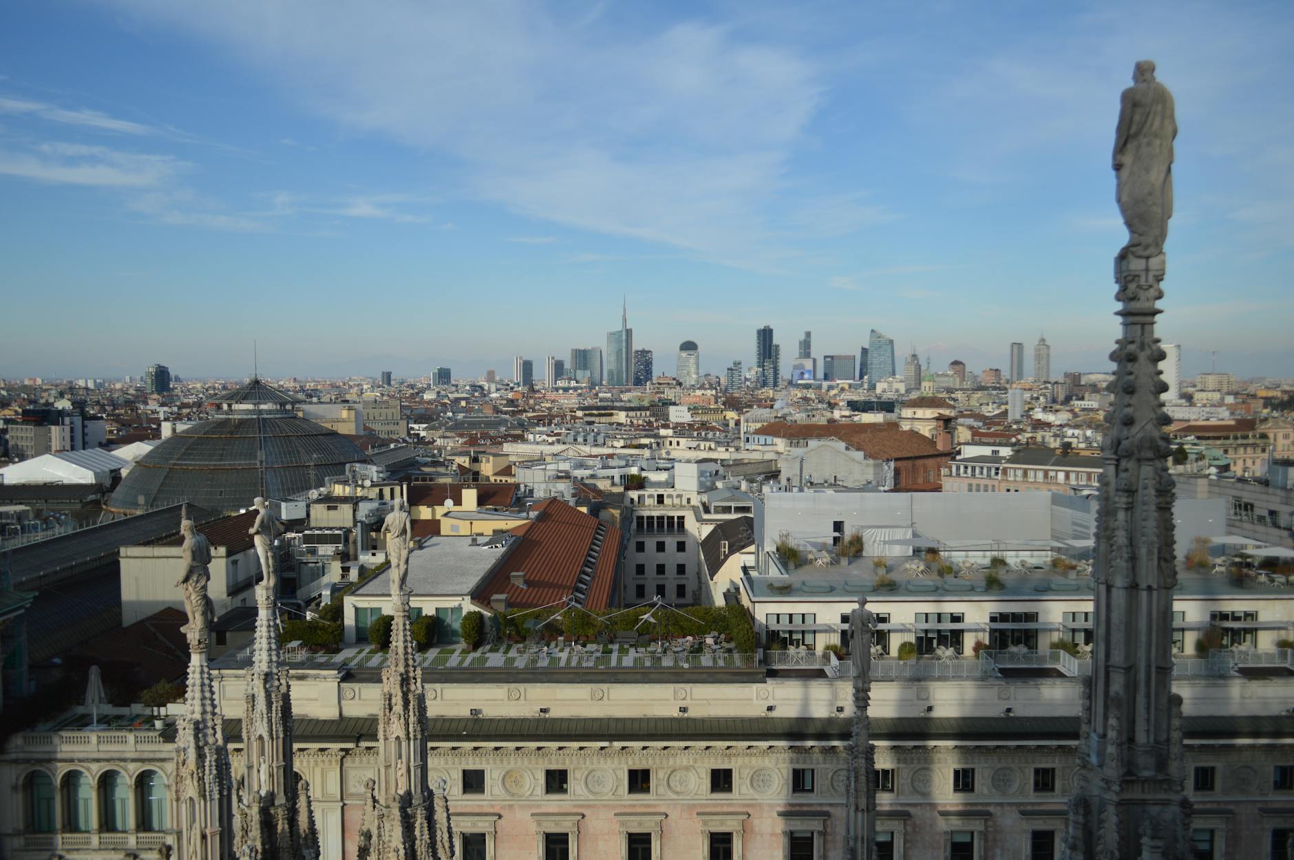 Romantic things to do in Milan couple watching sunset from the Duomo rooftop