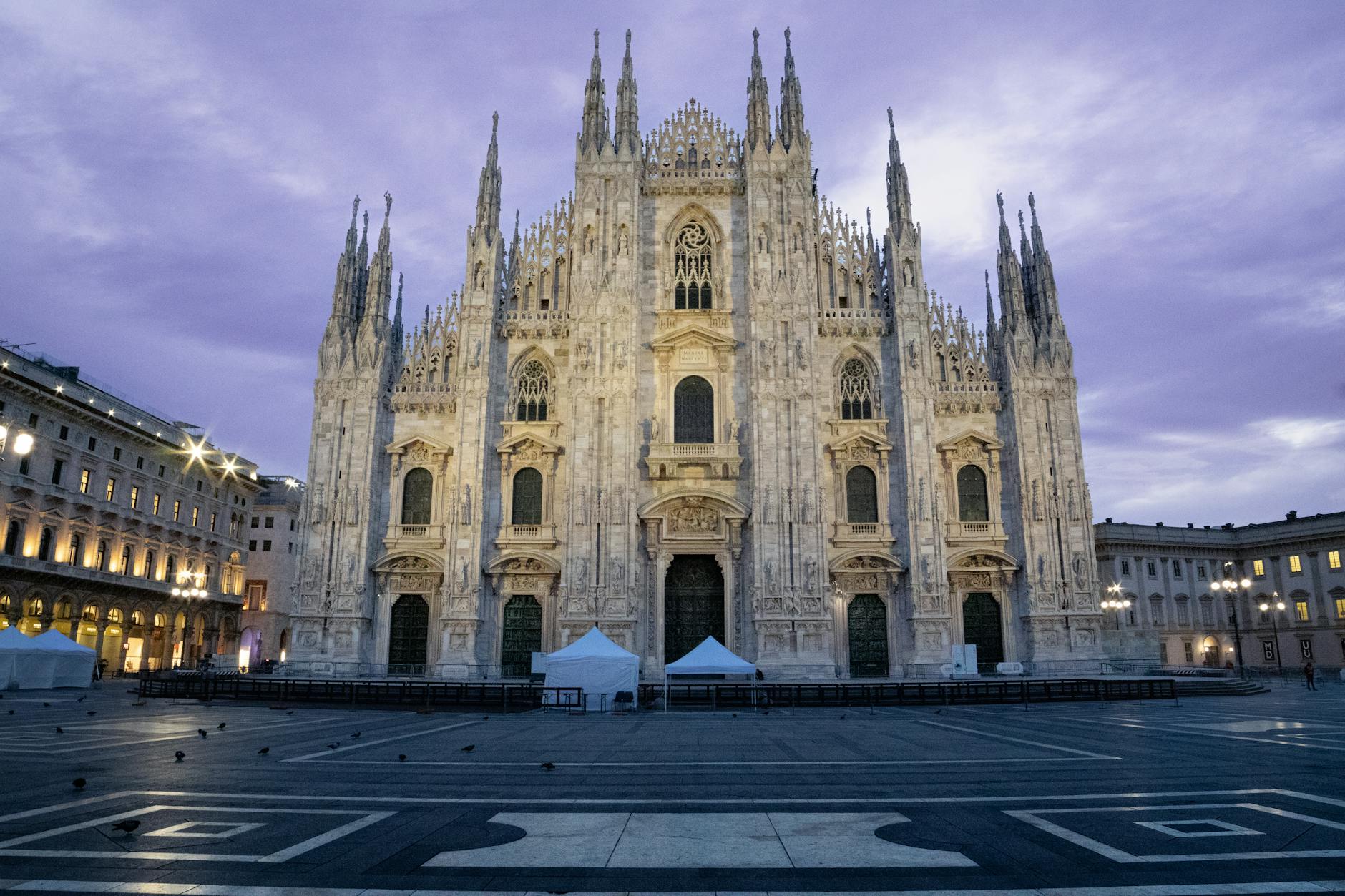 milan duomo cathedral piazza sunrise