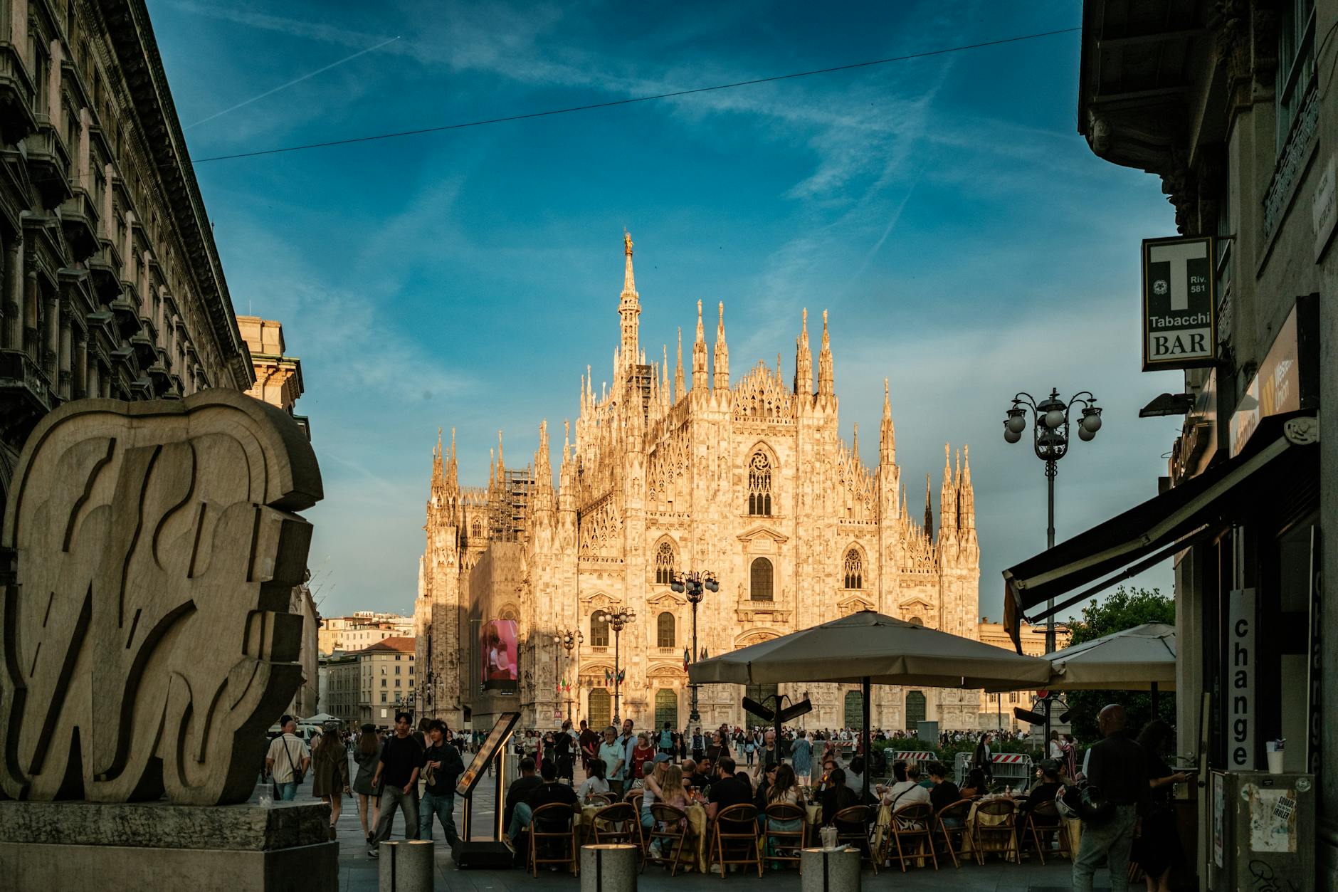milan brera bar evening crowd
