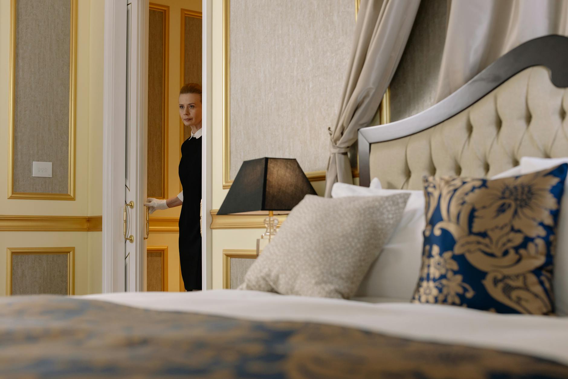 Luxury hotels in Milan - elegant five star suite with marble decor