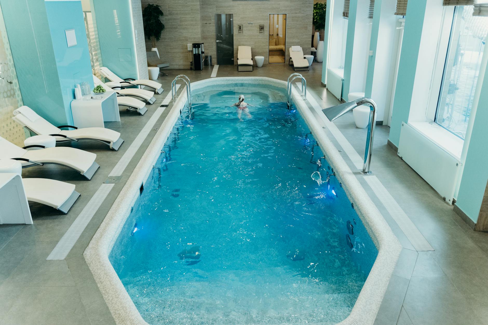 Luxury hotel spa with indoor swimming pool in Milan