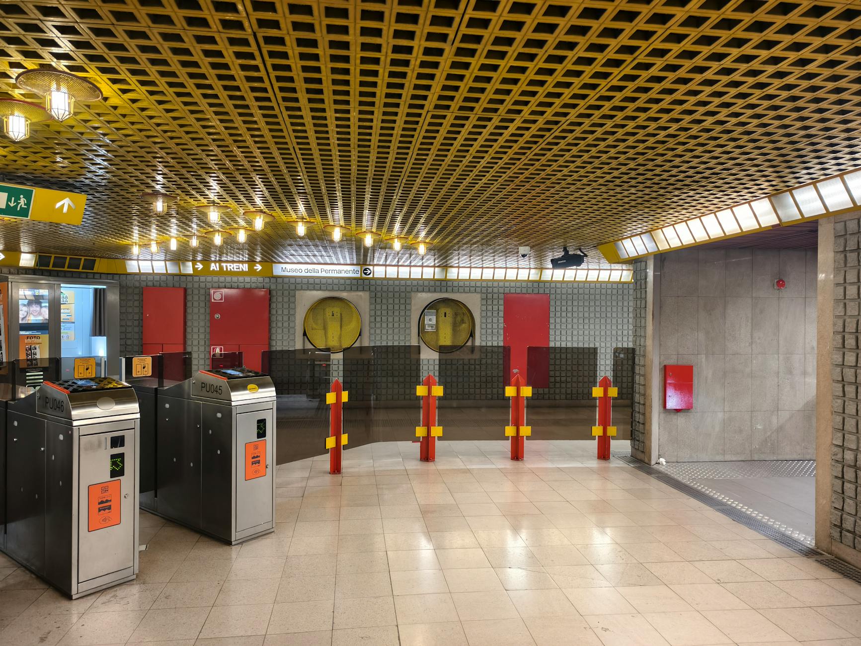 milan metro turnstile