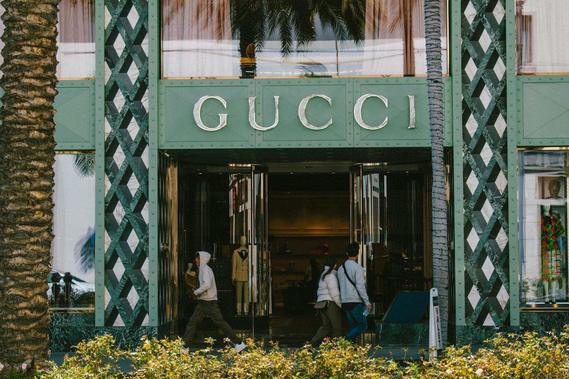 Outlet malls near Milan designer luxury brand store