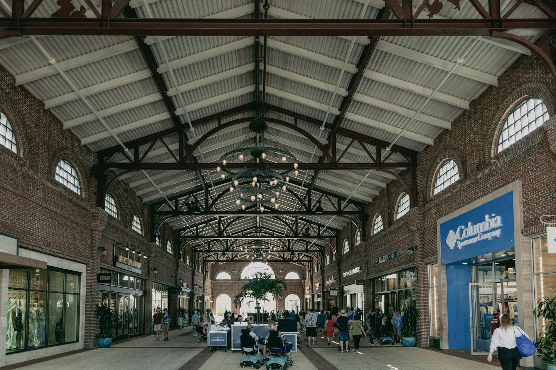 Best Outlet Malls Near Milan: 5 Top Designer Outlets (2026)