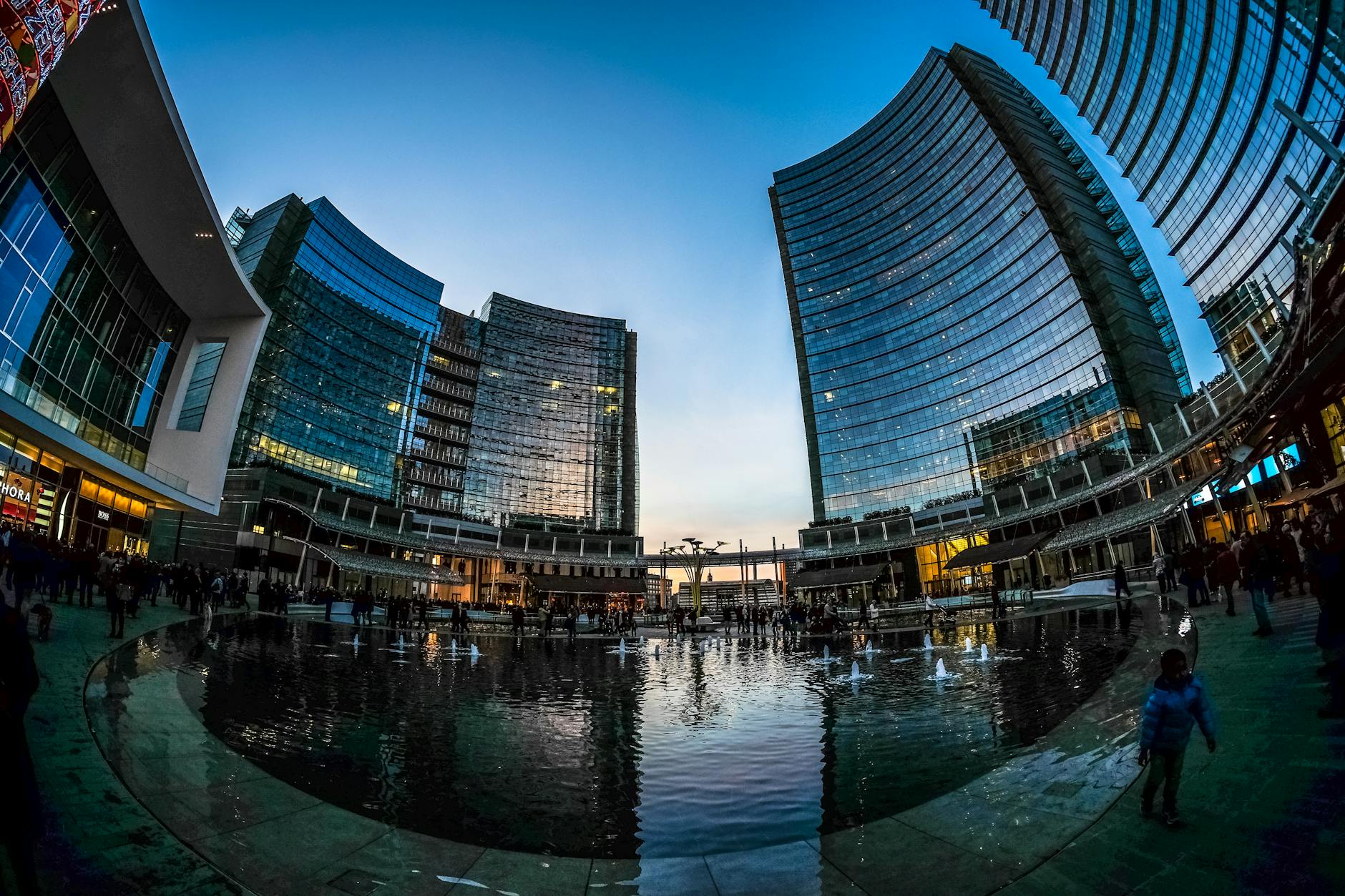 Piazza Gae Aulenti fountain Milan modern district