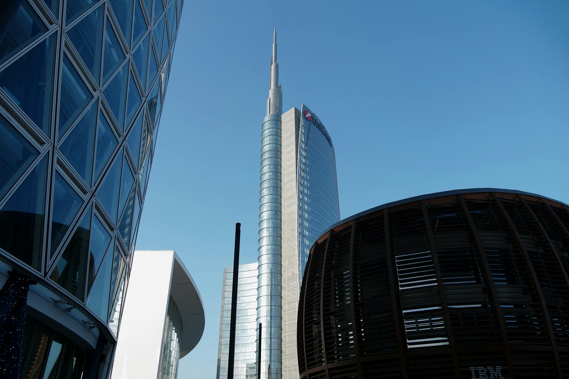 Unicredit Tower spire Milan skyline
