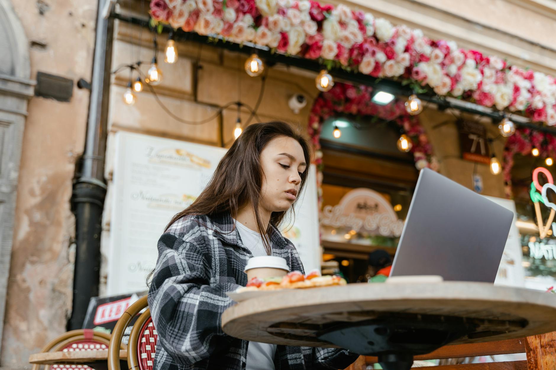 students cafe italy laptop