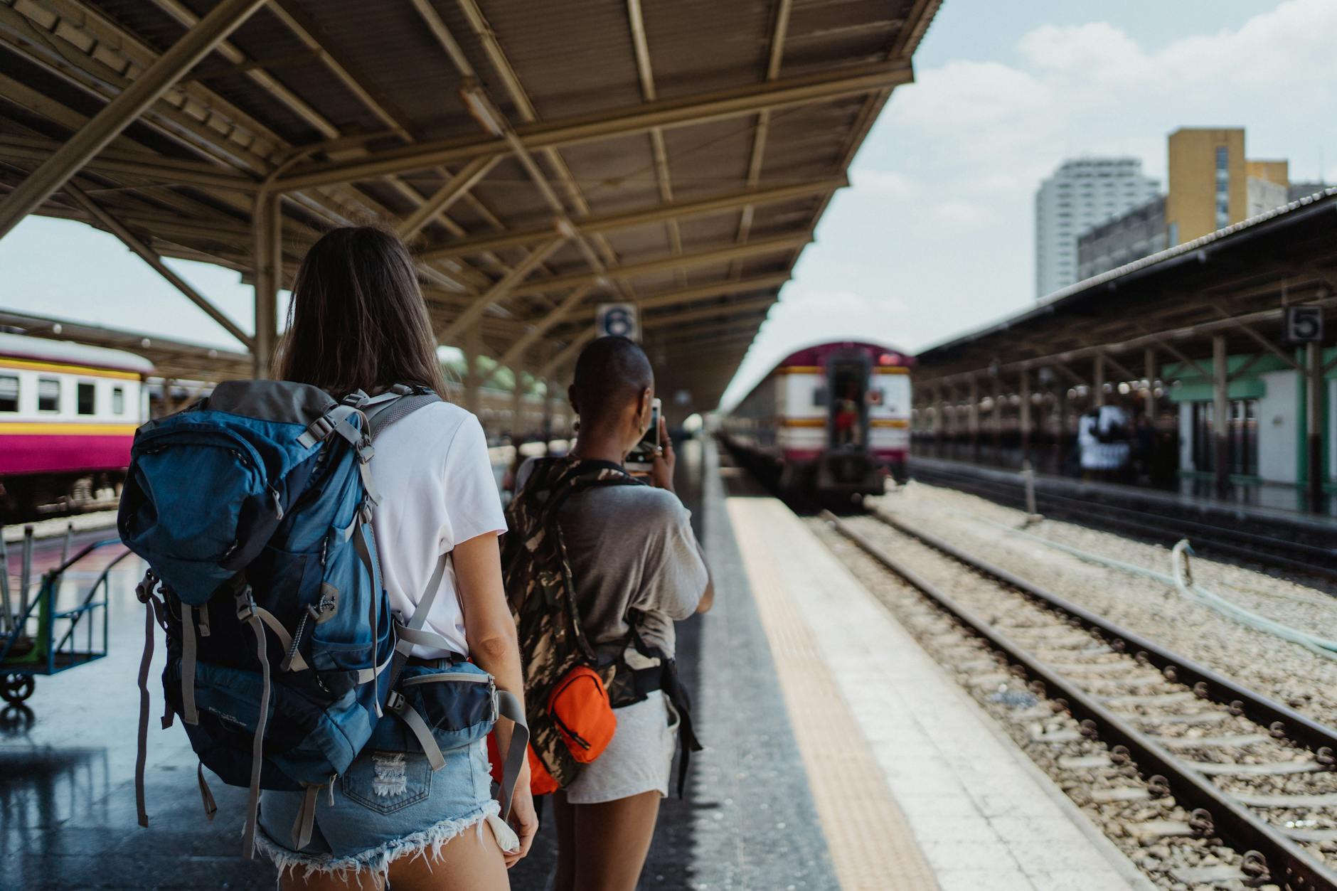 backpacker italy train