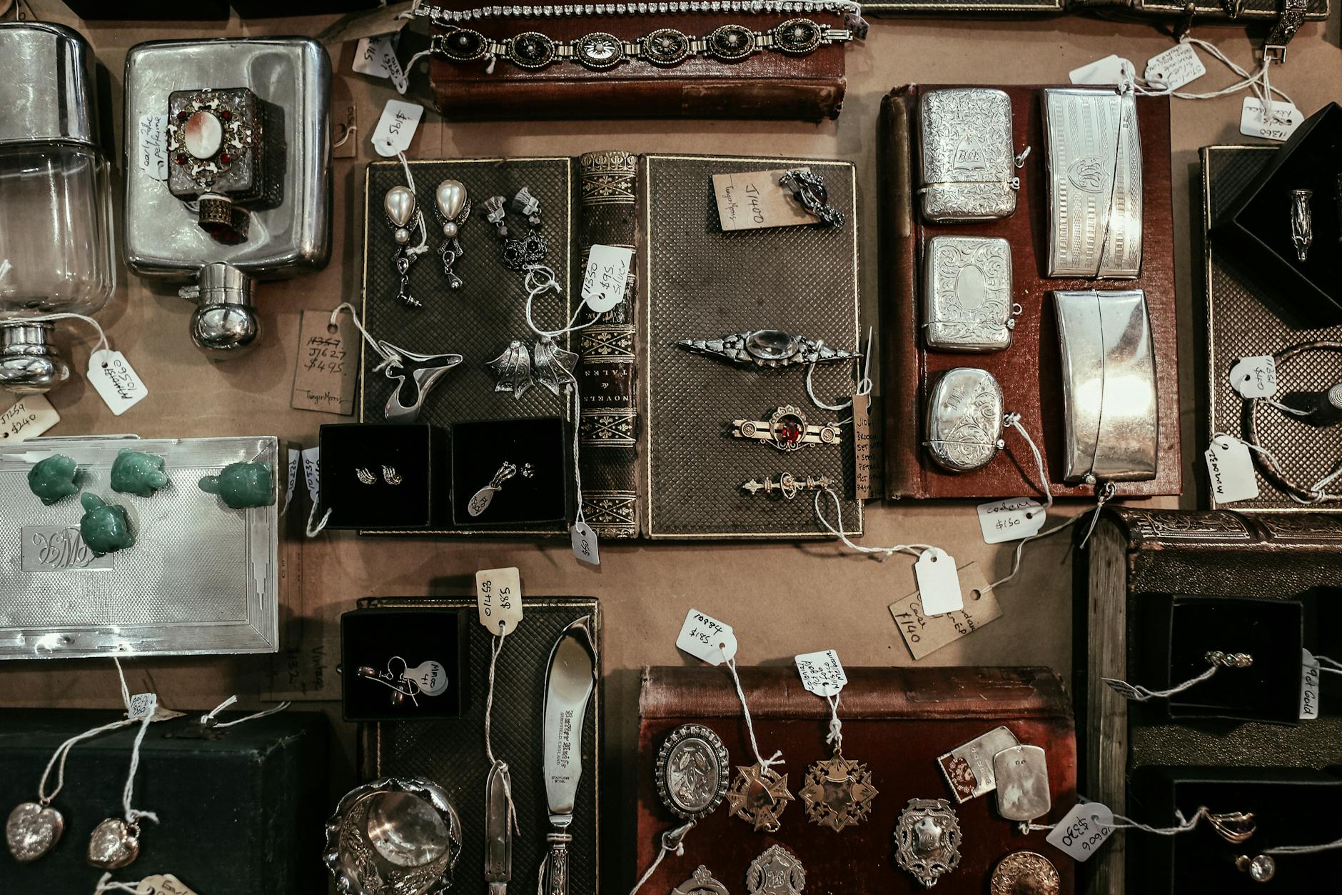 Vintage shopping Milan vintage jewelry accessories